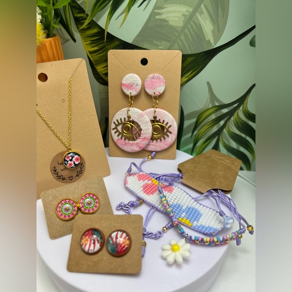 Flirty Jewelry Gift Set with Painted Box - Cute Christmas Jewelry Gift Set Box - Picture 5 of 15